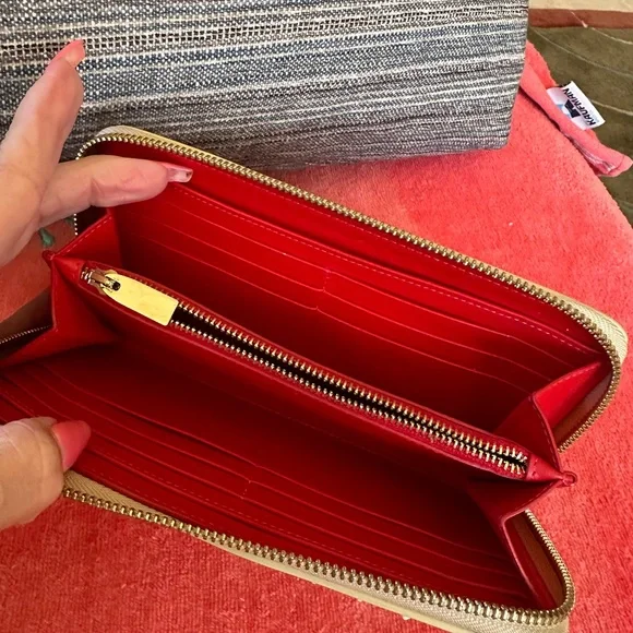 CHRISTIAN LOUBOUTIN STUDDED WALLET CREAM W/IRIDESCENT EUC GORGEOUS - Picture 12 of 12